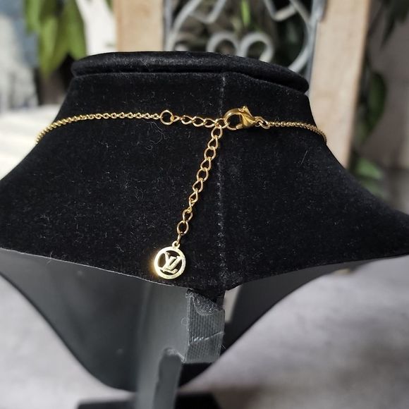 Louis Vuitton Star necklace ✨️ - Picture 4 of 9